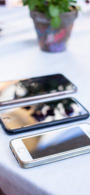 kanju.ai 主屏幕截图，展示简洁的对话列表和快捷入口，背景柔和